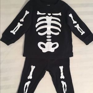Black and white Skeleton jammies 9m